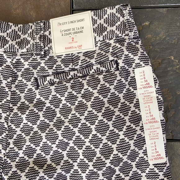 Khakis by GAP Textured Shorts (NWT) - Picture 5 of 9